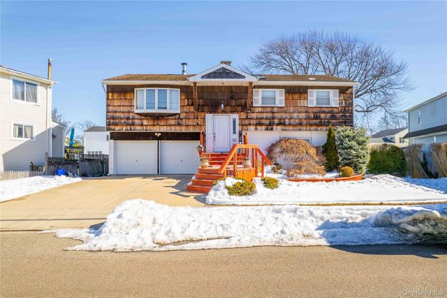 711 S Bayview Avenue, Freeport, NY 11520