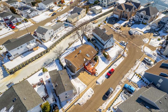 711 S Bayview Avenue, Freeport, NY 11520