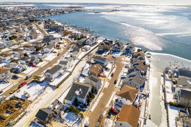 711 S Bayview Avenue, Freeport, NY 11520