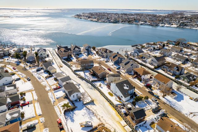 711 S Bayview Avenue, Freeport, NY 11520