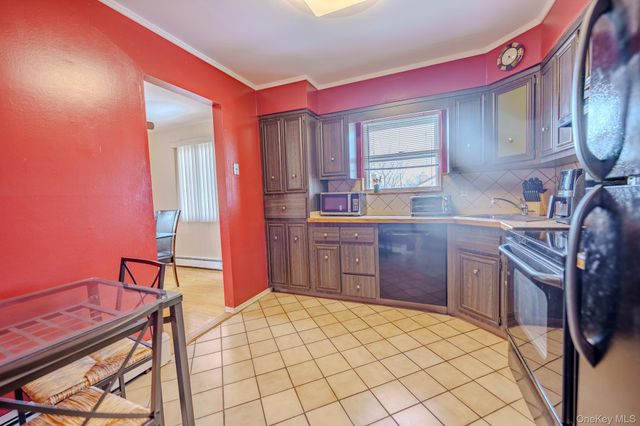 711 S Bayview Avenue, Freeport, NY 11520