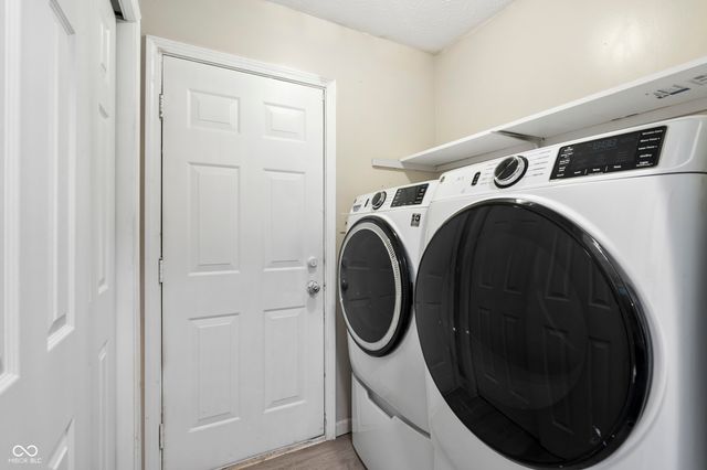 7674 Doone Valley Court, Avon, IN 46123