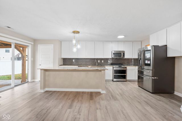 7674 Doone Valley Court, Avon, IN 46123