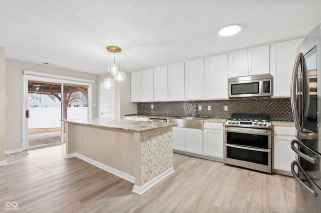 7674 Doone Valley Court, Avon, IN 46123