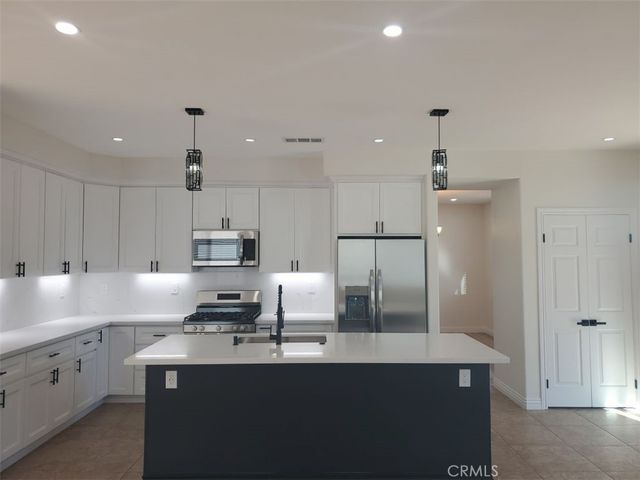 1183 Roadrunner, San Jacinto, CA 92582