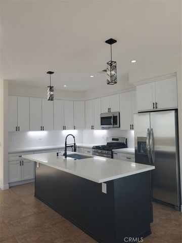 1183 Roadrunner, San Jacinto, CA 92582