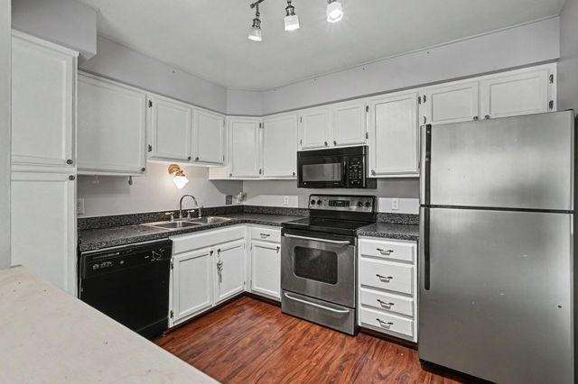 24225 Evergreen Road, Southfield City, MI 48075