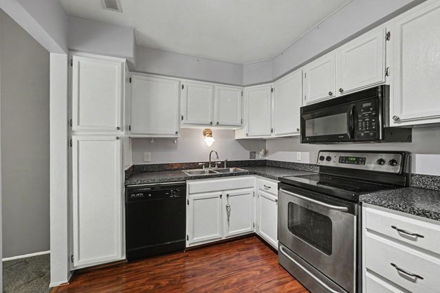 24225 Evergreen Road, Southfield City, MI 48075