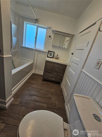 1651 S 35th Street, Tacoma, WA 98418