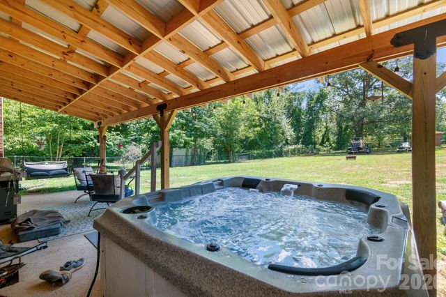 1501 Old Hickory Grove Road, Mount Holly, NC 28120