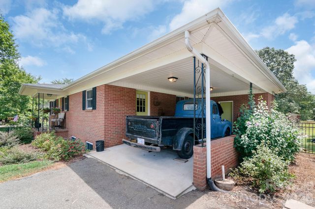 1501 Old Hickory Grove Road, Mount Holly, NC 28120