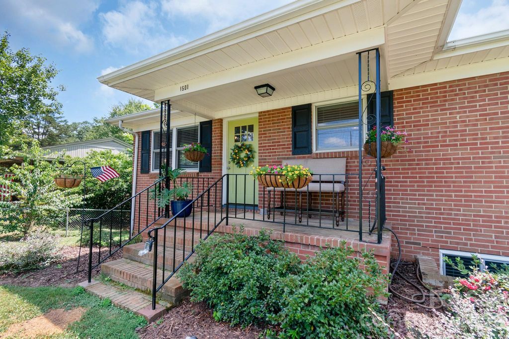1501 Old Hickory Grove Road, Mount Holly, NC 28120