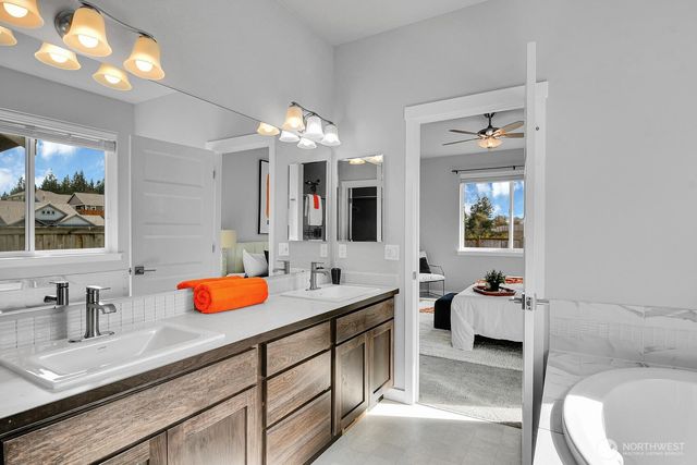 736 Natalee Jo ST SE, Lacey, WA 98513