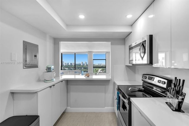 3731 N Country Club Drive 1427, Aventura, FL 33180