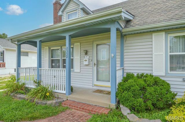 2552 Frank Scott Parkway W, Belleville, IL 62223