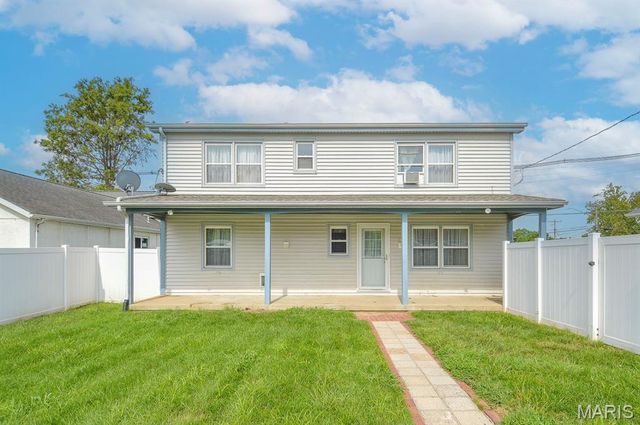 2552 Frank Scott Parkway W, Belleville, IL 62223