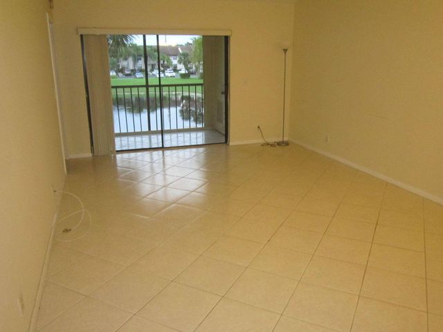 22017 Palms Way 205, Boca Raton, FL 33433