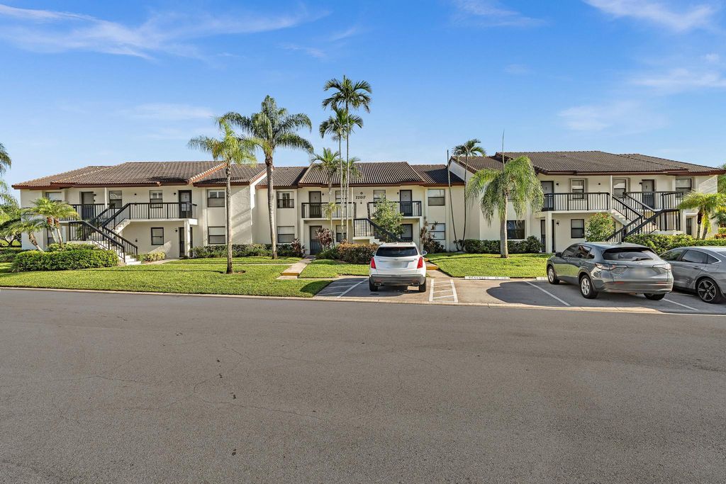 22017 Palms Way 205, Boca Raton, FL 33433