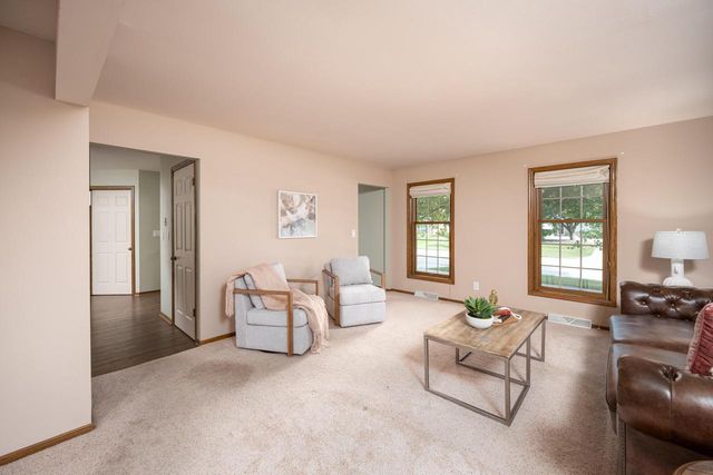 7728 W Imperial DRIVE, Franklin, WI 53132