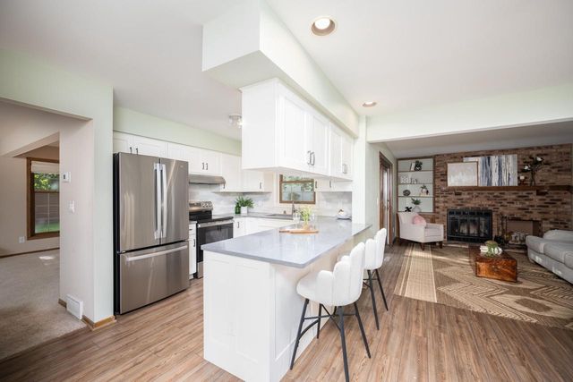 7728 W Imperial DRIVE, Franklin, WI 53132