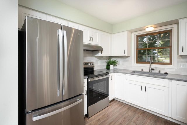 7728 W Imperial DRIVE, Franklin, WI 53132