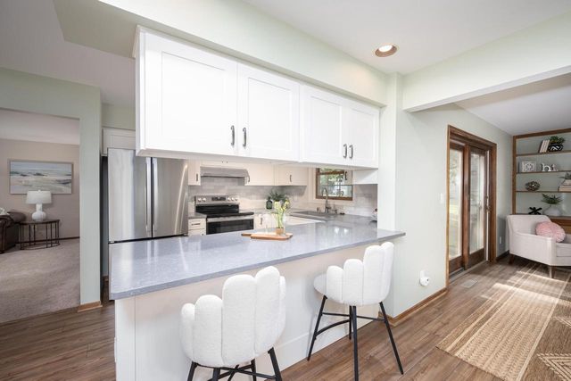 7728 W Imperial DRIVE, Franklin, WI 53132