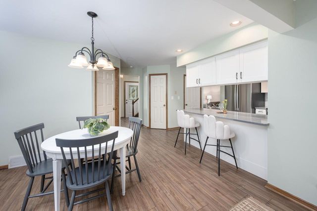 7728 W Imperial DRIVE, Franklin, WI 53132