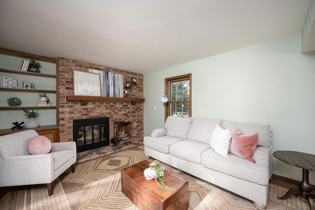 7728 W Imperial DRIVE, Franklin, WI 53132