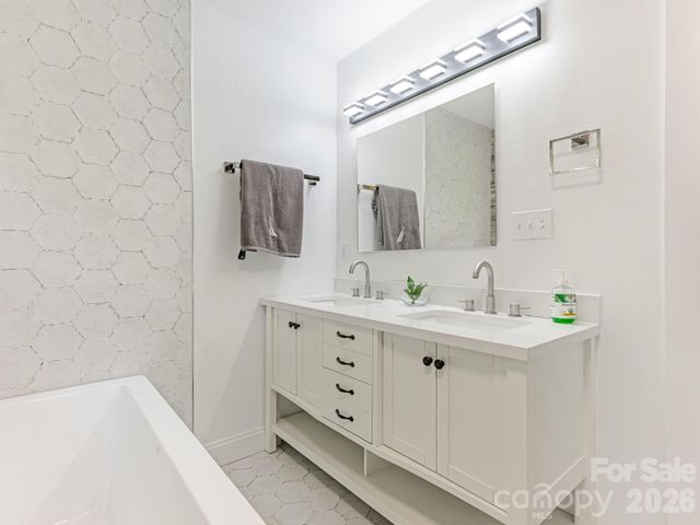 1831 Erie Street, Charlotte, NC 28216