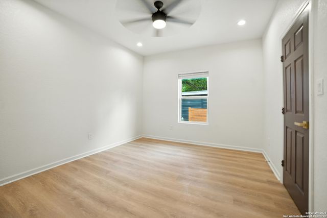 2731 E Houston, San Antonio, TX 78202