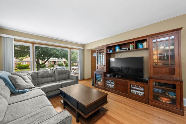 7505 N Oconto Avenue, Chicago, IL 60631