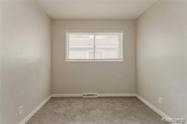 93 W Princeton Avenue, Pontiac, MI 48340