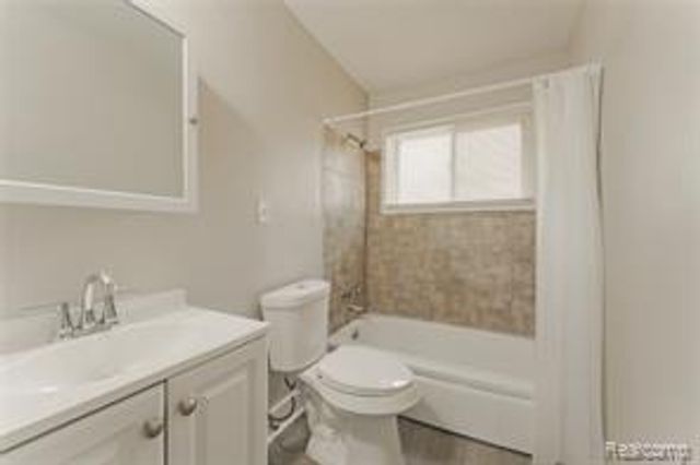 93 W Princeton Avenue, Pontiac, MI 48340