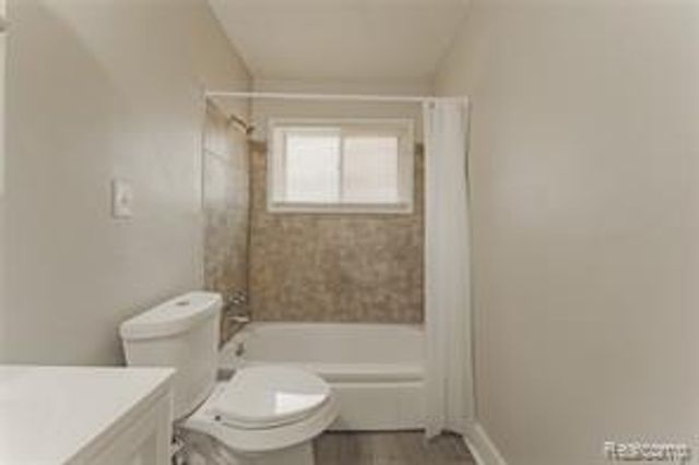 93 W Princeton Avenue, Pontiac, MI 48340