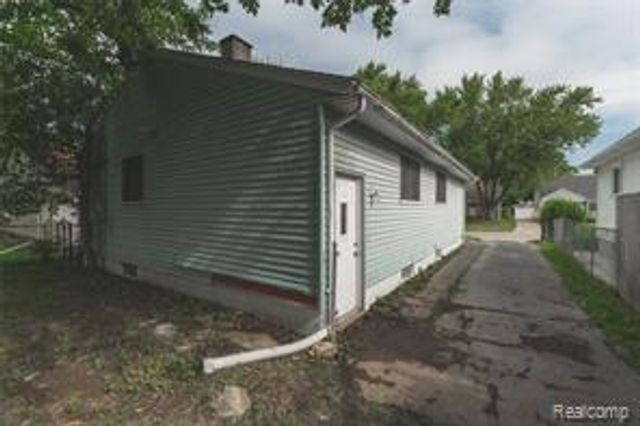 93 W Princeton Avenue, Pontiac, MI 48340