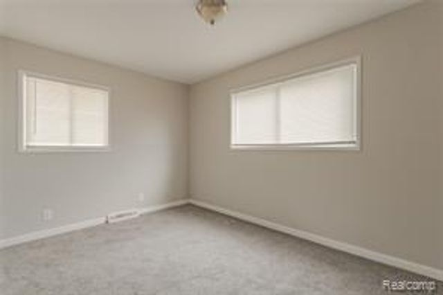 93 W Princeton Avenue, Pontiac, MI 48340