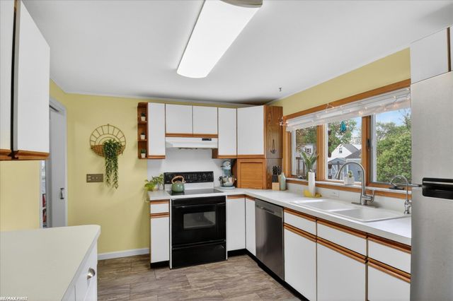 1245 Minnesota Court, Marysville, MI 48040