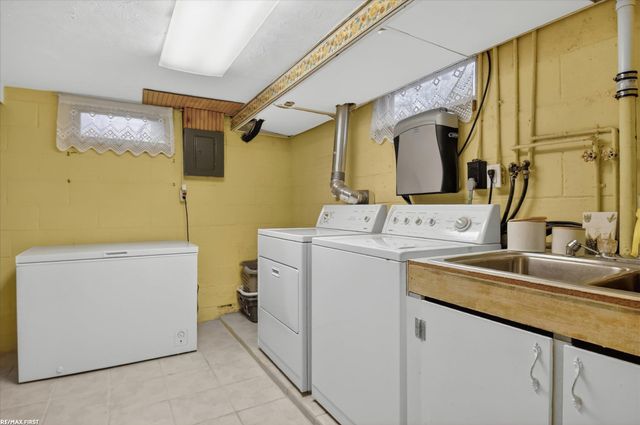 1245 Minnesota Court, Marysville, MI 48040