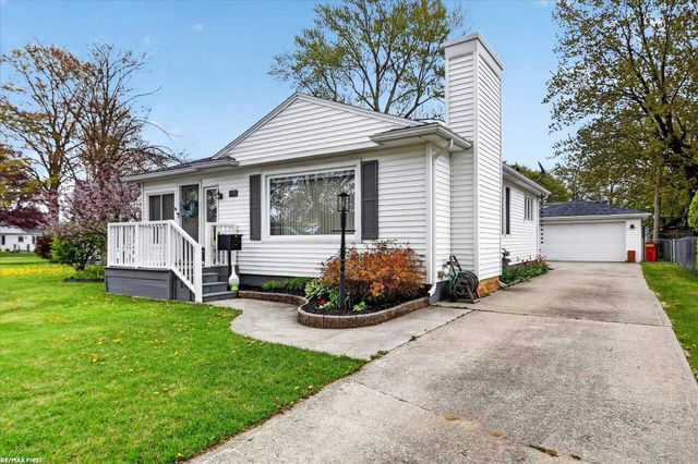 1245 Minnesota Court, Marysville, MI 48040