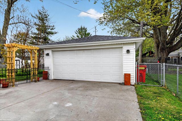 1245 Minnesota Court, Marysville, MI 48040