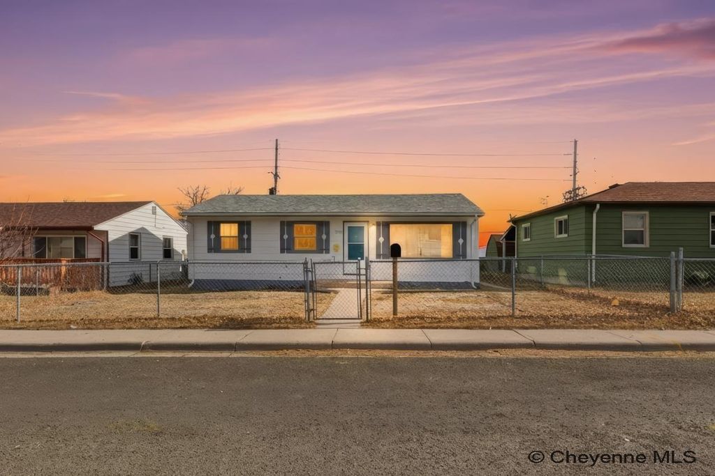 305 KAY AVE, Cheyenne, WY 82007