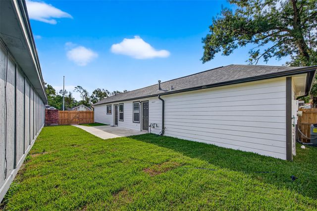 13822 Northlake Drive, Houston, TX 77049