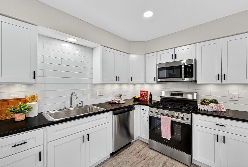 13822 Northlake Drive, Houston, TX 77049