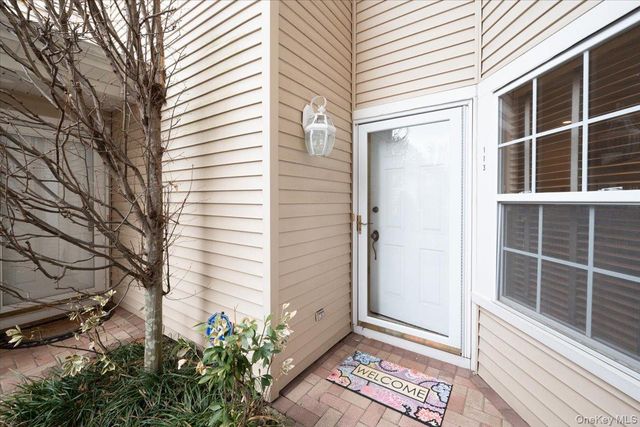 113 Windwatch Drive, Hauppauge, NY 11788