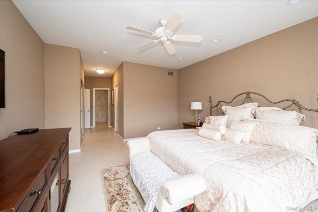 113 Windwatch Drive, Hauppauge, NY 11788