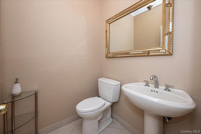 113 Windwatch Drive, Hauppauge, NY 11788