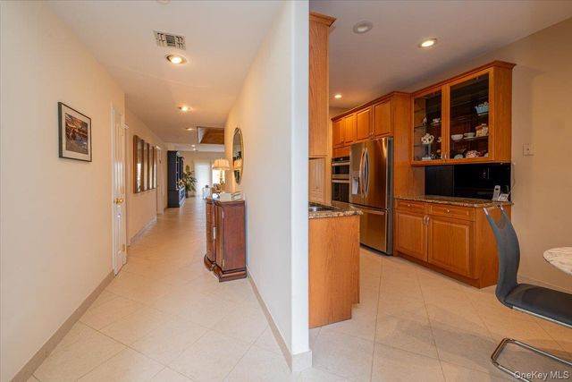 113 Windwatch Drive, Hauppauge, NY 11788