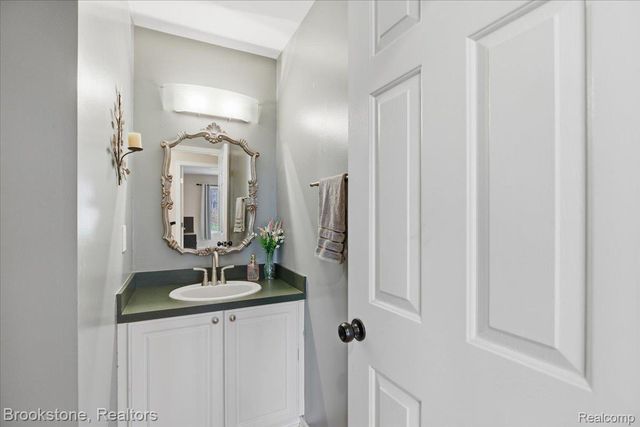 9748 Forest Ridge Drive, Springfield Charter Township, MI 48348