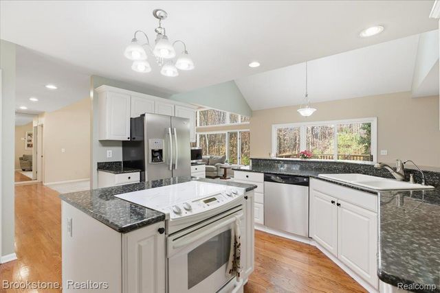 9748 Forest Ridge Drive, Springfield Charter Township, MI 48348