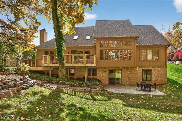 9748 Forest Ridge Drive, Springfield Charter Township, MI 48348